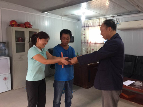 “金秋助學(xué)”，礦建二公司在行動(dòng)