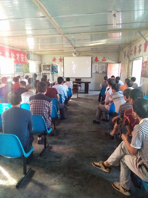 掘進公司北翼項目部定期培訓(xùn)養(yǎng)成安全好習慣