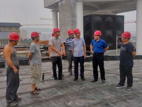 建設(shè)集團副總經(jīng)理王明智一行深入澄合分公司渭南 西郊康橋雙語幼兒園工地檢查指導(dǎo)工作