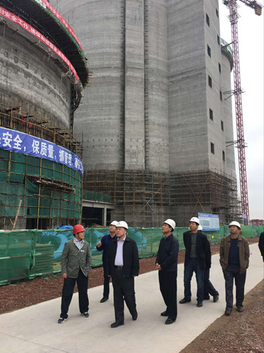 陜煤集團總經(jīng)理助理、建設(shè)集團聯(lián)合黨委書記、董事長寧興剛一行中秋節(jié)深入天工公司土建第二項目部走訪慰問