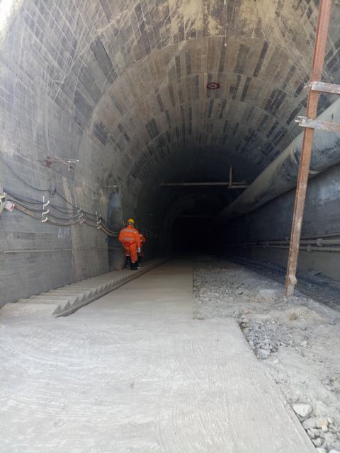 掘進(jìn)公司檸條塔北翼2號風(fēng)井回風(fēng)斜井順利貫通