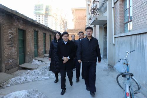 建設(shè)集團(tuán)聯(lián)合黨委副書記、紀(jì)委書記、工會主席侯本英一行慰問澄合分公司困難職工