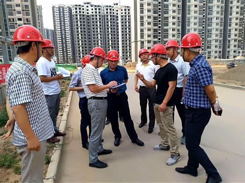 王明智深入銅煤1#、2#號(hào)小區(qū)施工現(xiàn)場(chǎng)檢查指導(dǎo)工作