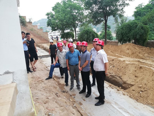 陜煤集團(tuán)總經(jīng)理助理、榆林合力產(chǎn)業(yè)扶貧公司董事長(zhǎng)范京道蒞臨陜煤建設(shè)天工公司清澗紅棗深加工項(xiàng)目視察指導(dǎo)工作