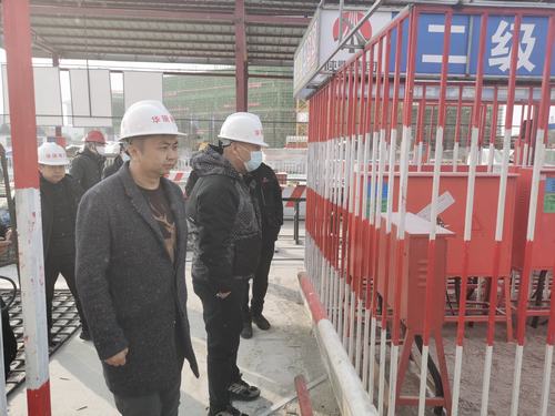 張掖市經(jīng)開(kāi)區(qū)住建局、質(zhì)檢站領(lǐng)導(dǎo)蒞臨張掖潤(rùn)泉瑞苑項(xiàng)目部檢查指導(dǎo)工作