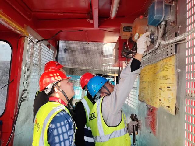 陜煤建設(shè)韓城分公司土建二項(xiàng)目部從“點(diǎn)線面”全面發(fā)力,推動(dòng)“百日安全”走深走實(shí)