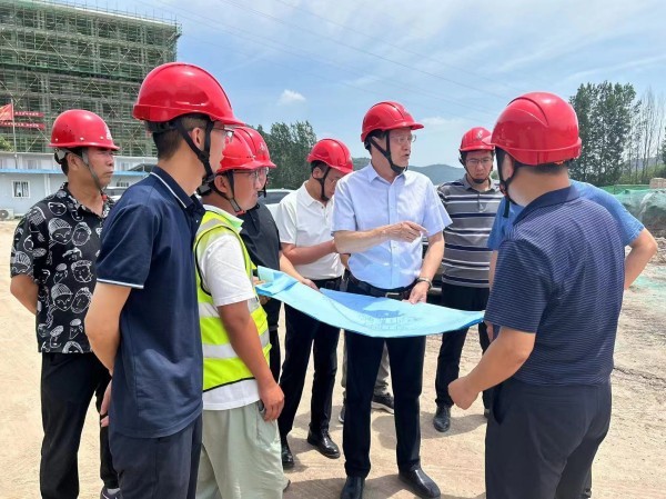 陜西建材科技公司董事長張超暉深入黃陵年產(chǎn)40萬立方煤矸石制陶粒項(xiàng)目進(jìn)行調(diào)研指導(dǎo)