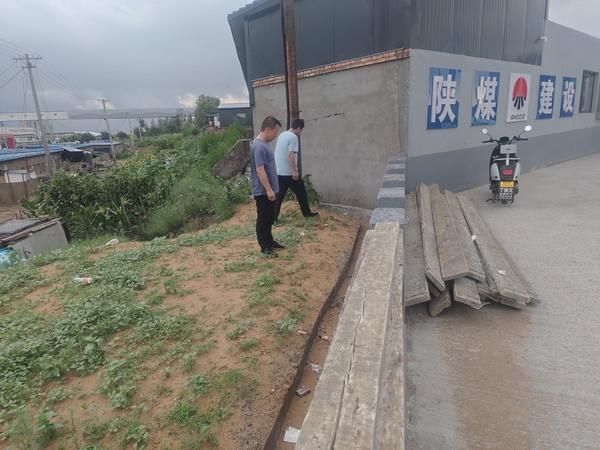 陜煤建設(shè)煤礦運營服務(wù)分公司:暴雨中的“溫暖守護” 織密職工“兩堂一舍”幸福網(wǎng)