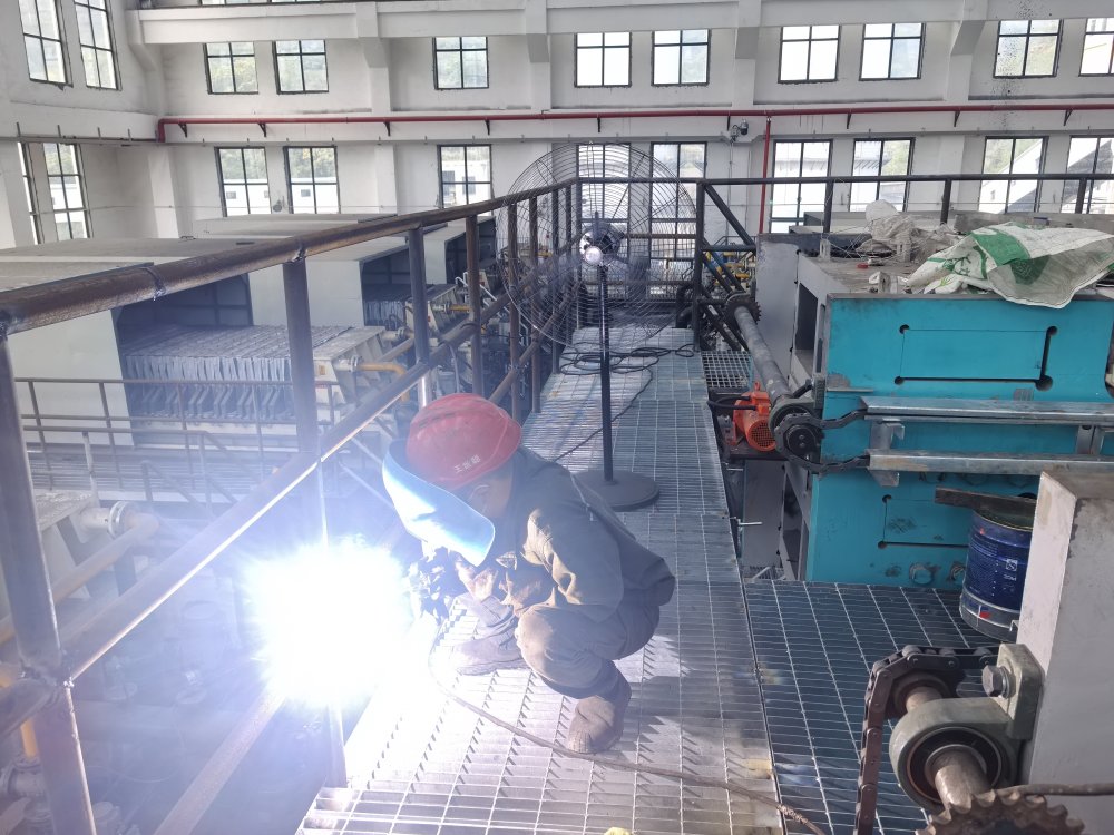 陜煤建設(shè)韓城分公司安裝六項(xiàng)目部:“清涼暴擊”已就位!硬核守護(hù)工地“抗暑特種兵”