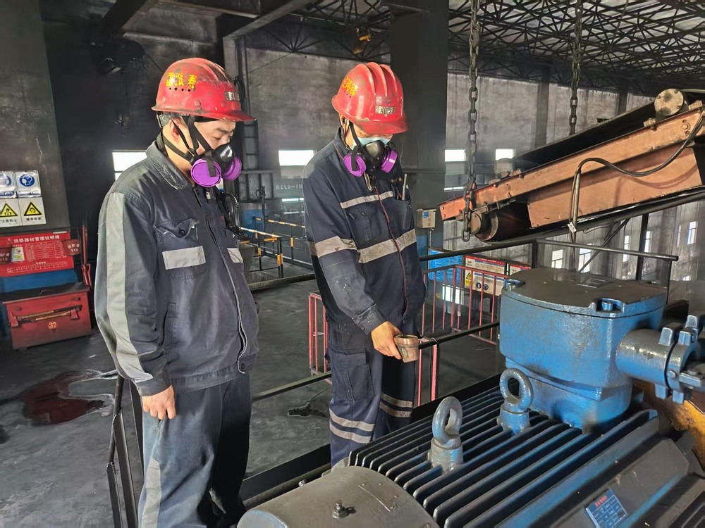 陜煤建設(shè)洗選煤運(yùn)營(yíng)公司澄合山陽運(yùn)營(yíng)項(xiàng)目部:烈日炙烤,他們的堅(jiān)守最“滾燙”