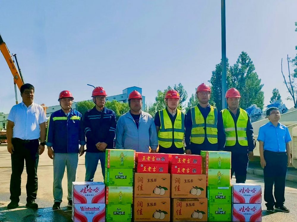 小保當(dāng)?shù)V業(yè)有限公司總經(jīng)理薛曉強(qiáng)深入陜煤建設(shè)機(jī)電安裝公司施工現(xiàn)場慰問考察