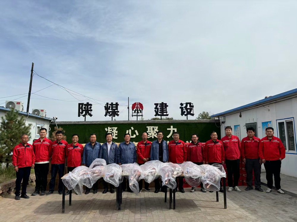 郭家灘礦業(yè)公司總經(jīng)理宋隆蒞臨陜煤建設(shè)礦建二公司郭家灘項(xiàng)目部進(jìn)行“雙節(jié)”前慰問