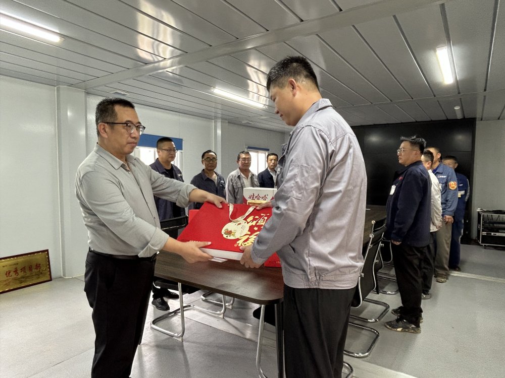 陜煤建設(shè)韓城分公司：情暖“雙節(jié)”送關(guān)懷，月滿(mǎn)攻堅(jiān)共團(tuán)圓