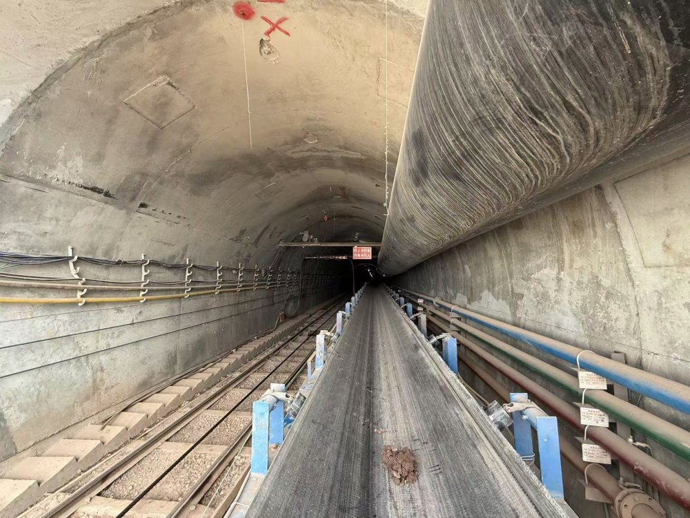 陜煤建設(shè)天工公司礦建六部:玻璃溝煤礦主斜井皮帶排矸系統(tǒng)試運轉(zhuǎn)一次成功