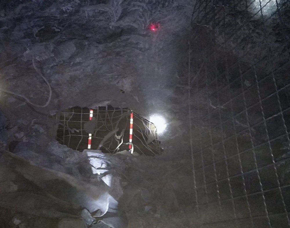 陜煤建設(shè)礦建二公司建莊項(xiàng)目抗災(zāi)排水泵房水倉(cāng)硐室順利貫通