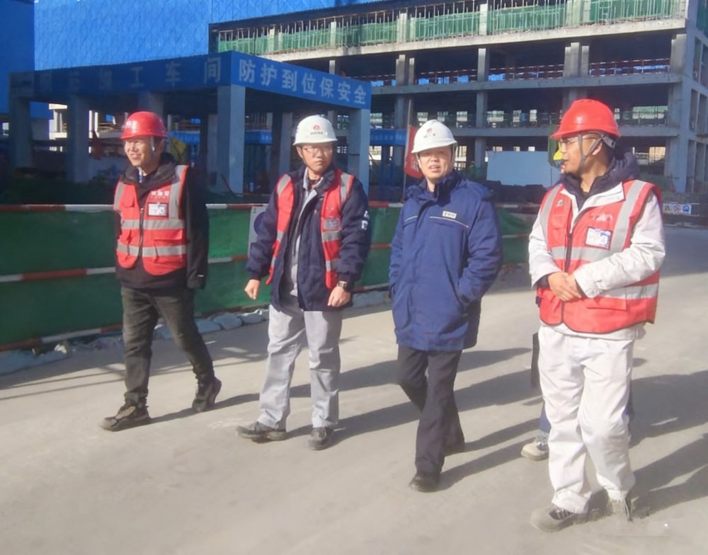 榆林化學(xué)總會(huì)計(jì)師張建華深入陜煤建設(shè)天工公司基層項(xiàng)目部檢查指導(dǎo)工作