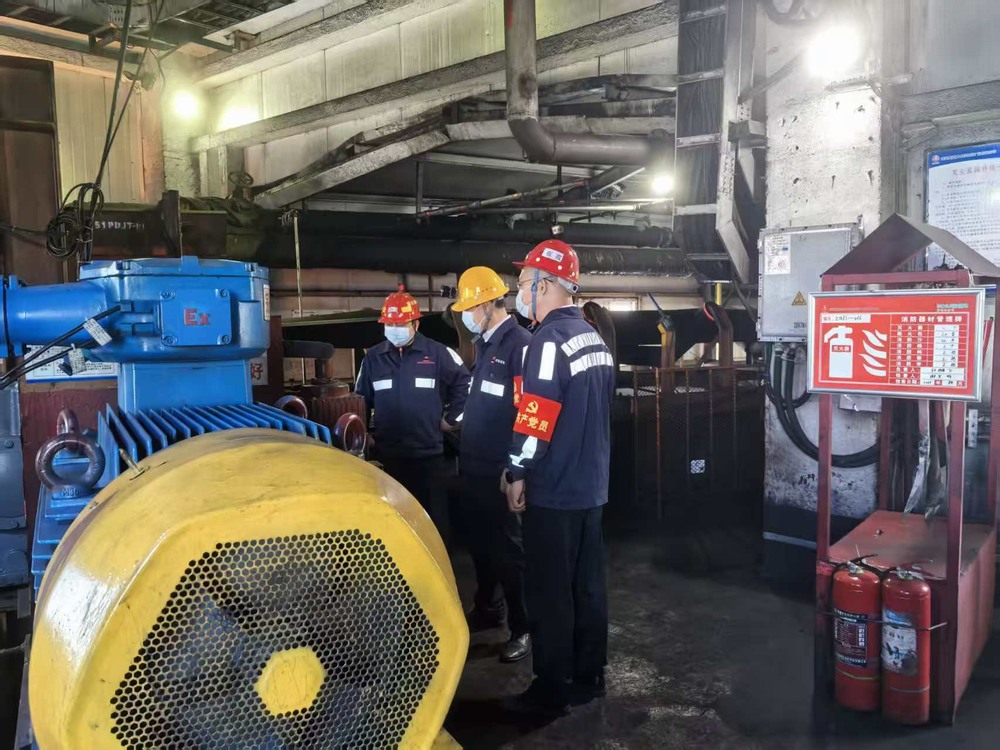 陜煤建設洗選煤運營公司檸條塔運營項目部黨支部開展“黨建護航保安全 年末攻堅顯擔當”主題黨日活動