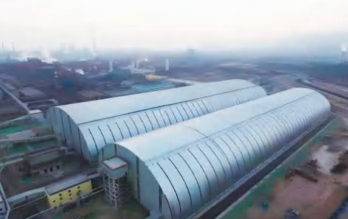 陜煤建設漢中分公司承建的龍鋼機械化綜合一次料場C型料庫24米平臺澆筑順利合攏