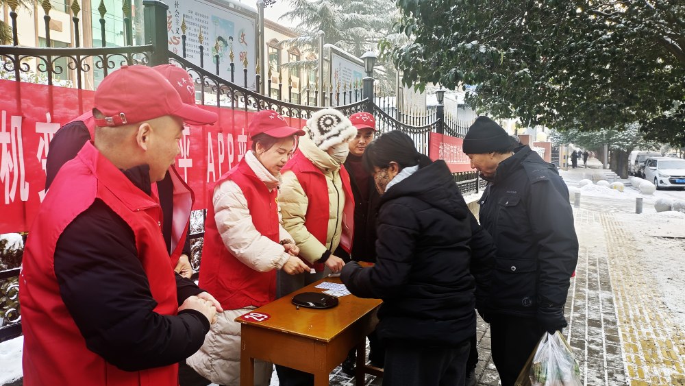 陜煤建設(shè)澄合分公司開展“手機(jī)變砝碼護(hù)公平”黨員志愿者服務(wù)活動(dòng)