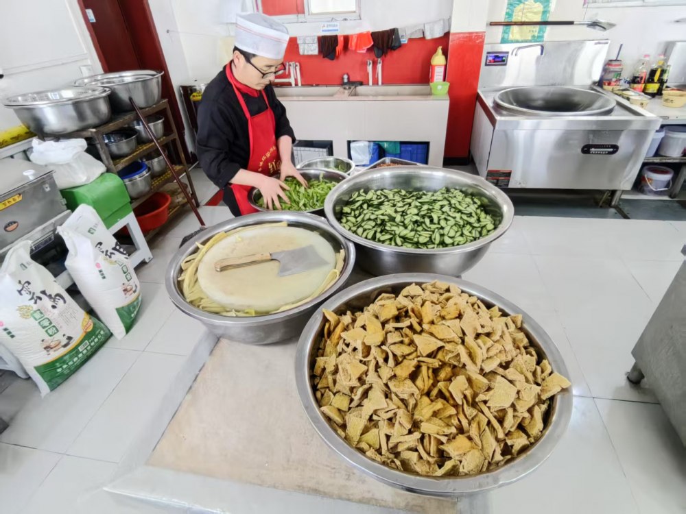 陜煤建設(shè)煤礦運營服務(wù)分公司：春節(jié)臨近樹新風(fēng) 勤儉節(jié)約護“舌尖文明”