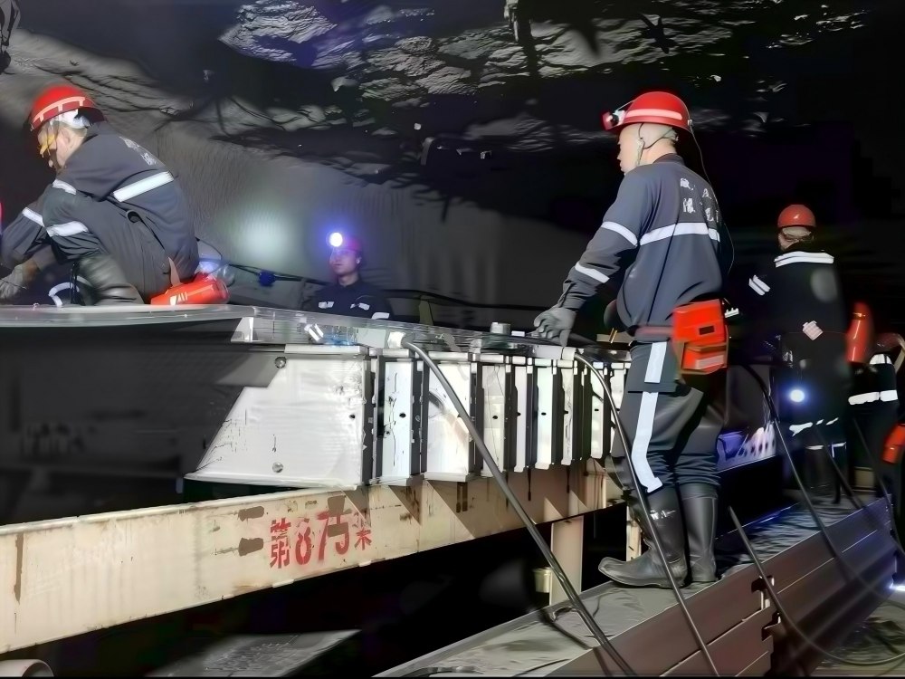 陜煤建設機電安裝公司神府項目部24小時高效完成膠帶機緊急檢修任務