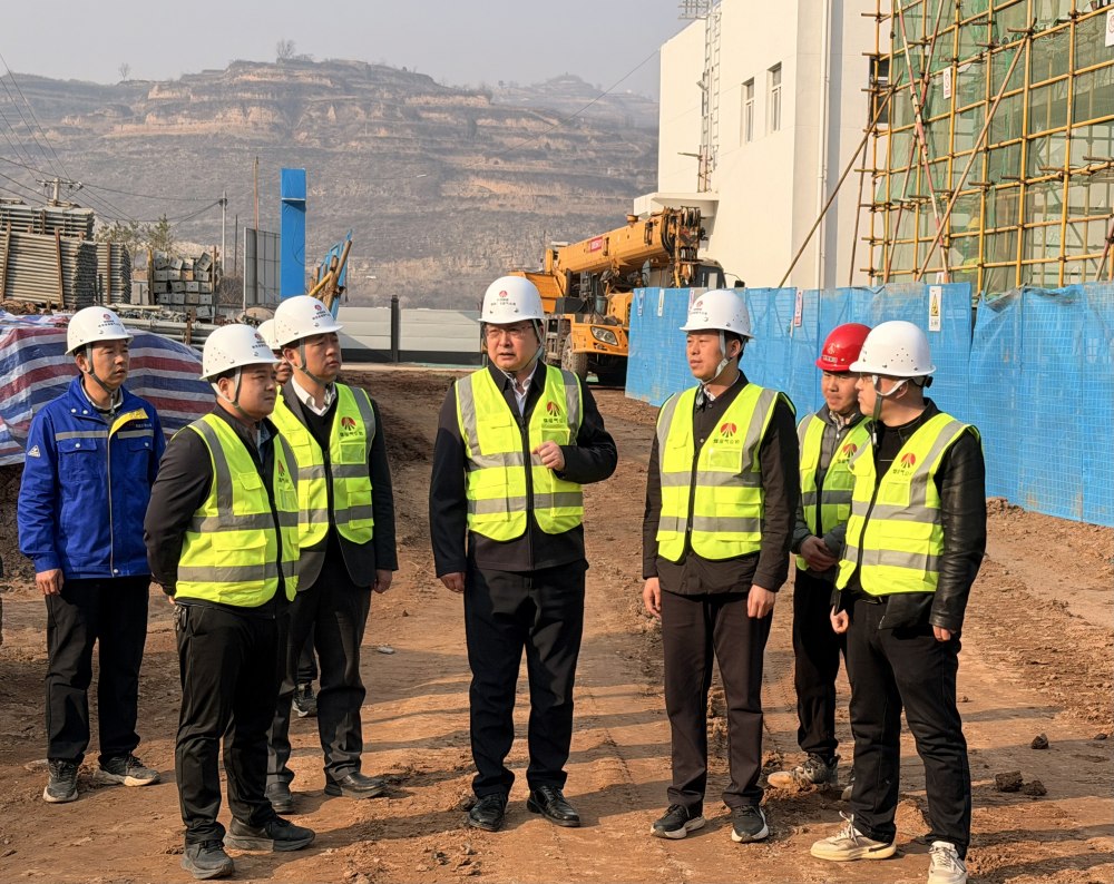陜西省煤層氣公司黨委委員、紀(jì)委書記董巨國一行深入天工公司基層項(xiàng)目檢查指導(dǎo)