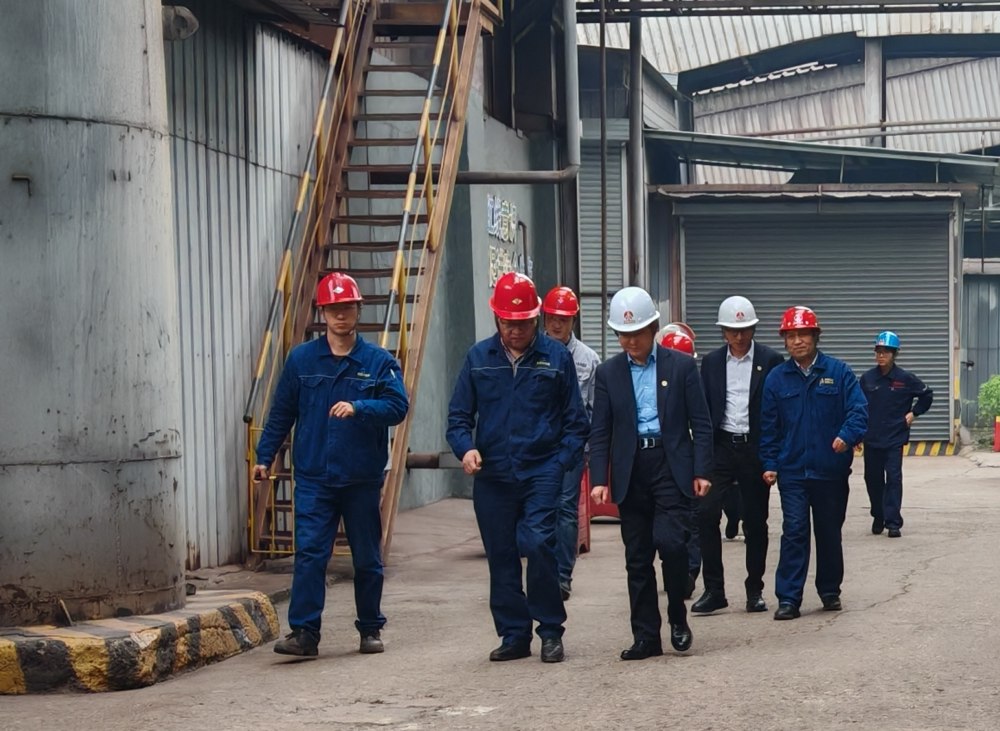 陜煤灃京新型能源科技有限公司董事長(zhǎng)楊剛深入漢中分公司項(xiàng)目一線(xiàn)調(diào)研指導(dǎo)工作