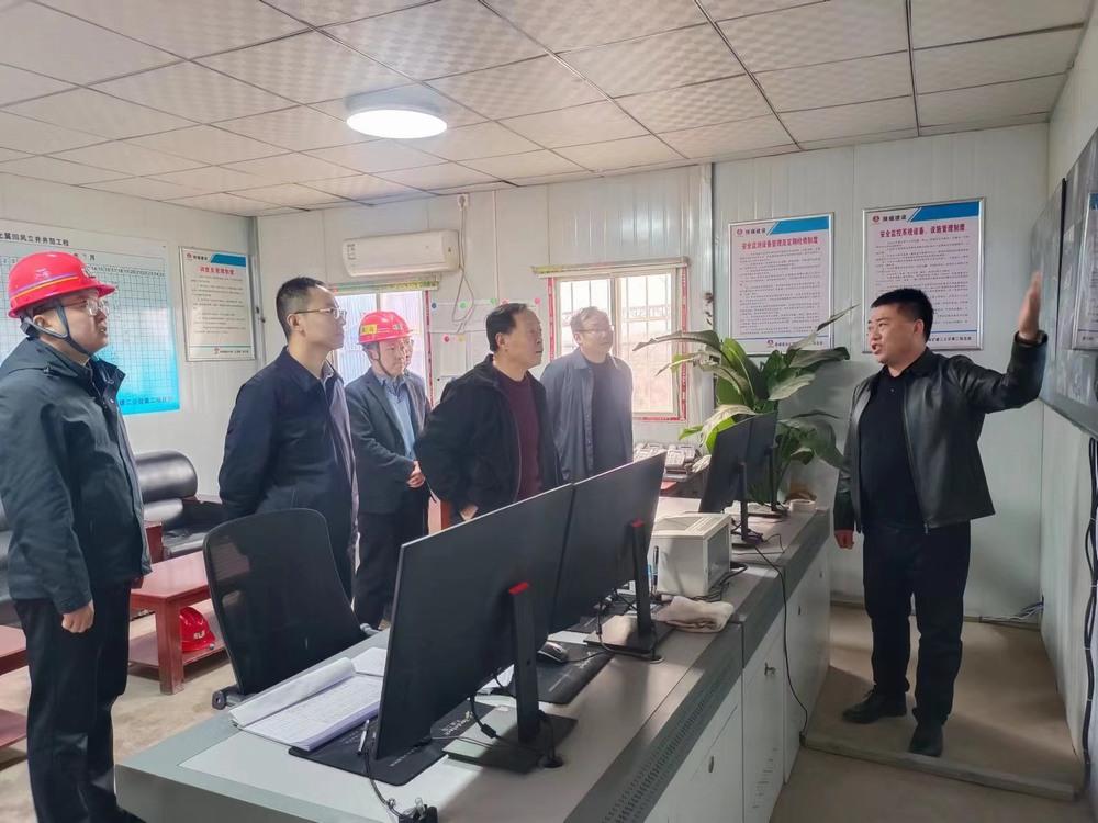 陜西煤業(yè)股份有限公司領(lǐng)導(dǎo)及專(zhuān)家組深入陜煤建設(shè)礦建二公司第二項(xiàng)目檢查指導(dǎo)