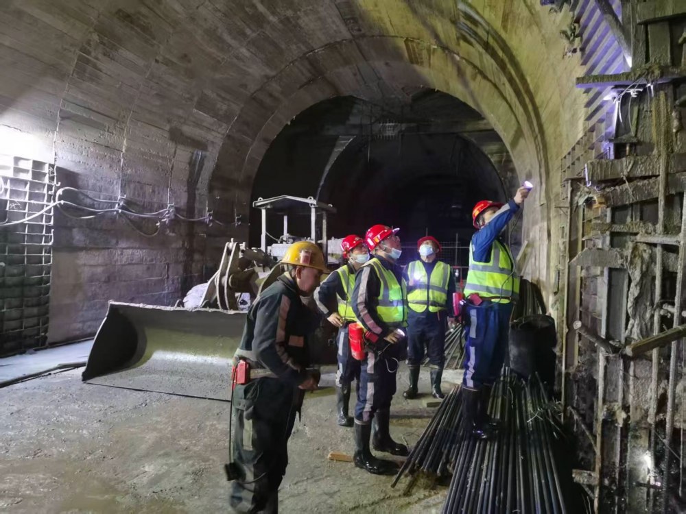 陜煤建設(shè)煤礦運(yùn)營(yíng)服務(wù)分公司:以案為鑒強(qiáng)警示 自查自糾筑防線